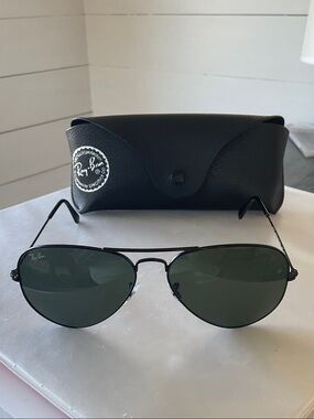 Ray-Ban Classic Aviator Sunglasses in Dark Green and Black